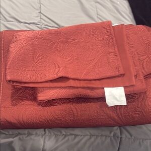 Fieldcrest Luxury Coral Quilted Bedding Set- King Size Bedspread& 2 Pillow Shams